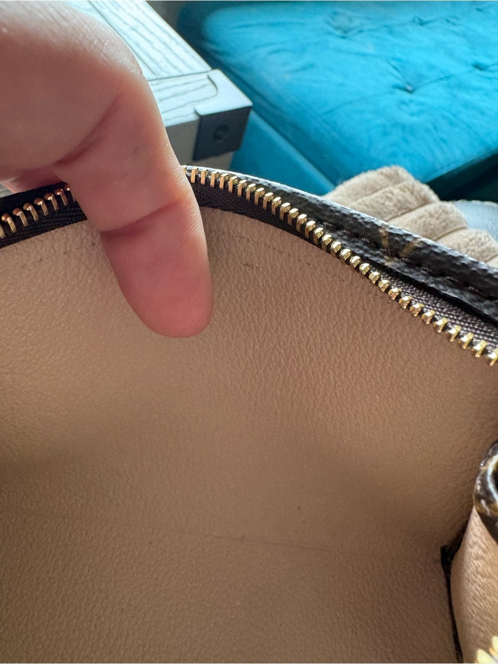 Louis Vuitton Monogram Toiletry 15 - Picture 13 of 15